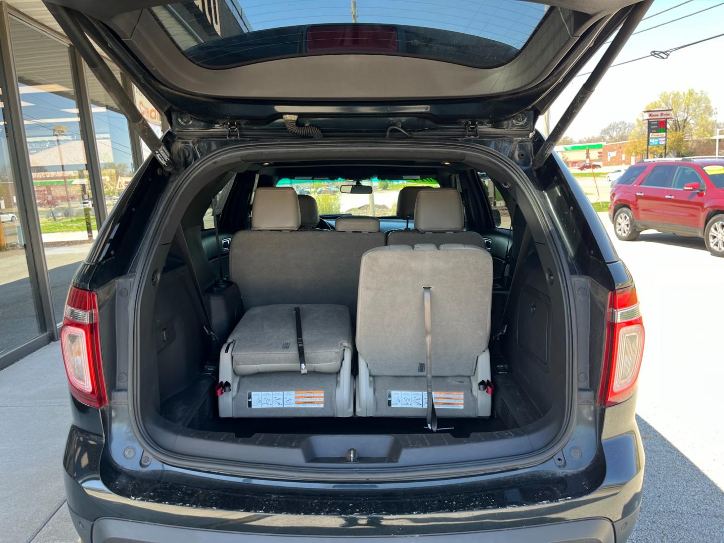 2014 Tuxedo Black Metallic Ford Explorer XLT 4WD (1FM5K8D83EG) with an 3.5L V6 DOHC 24V engine, 6-Speed Automatic transmission, located at 1633 W Kimberly, Davenport, IA, 52806, (563) 323-5341, 41.559456, -90.598732 - Photo#5